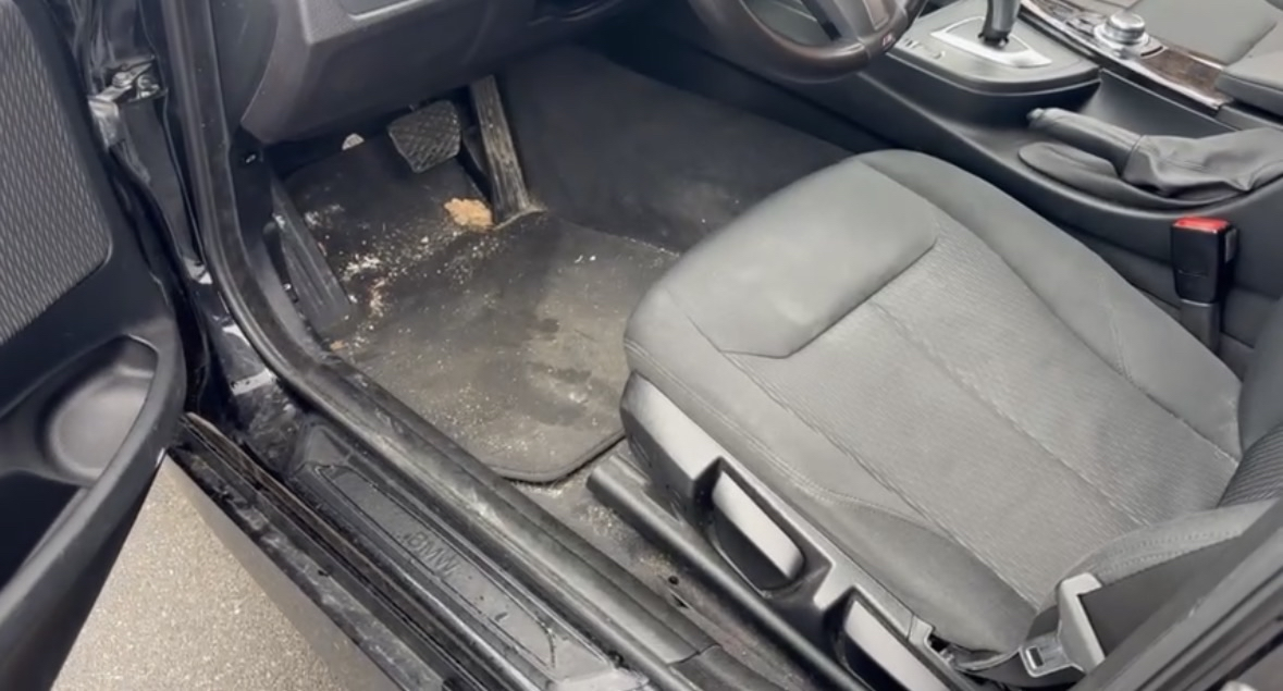 Bil før bilrengøring i Svendborg