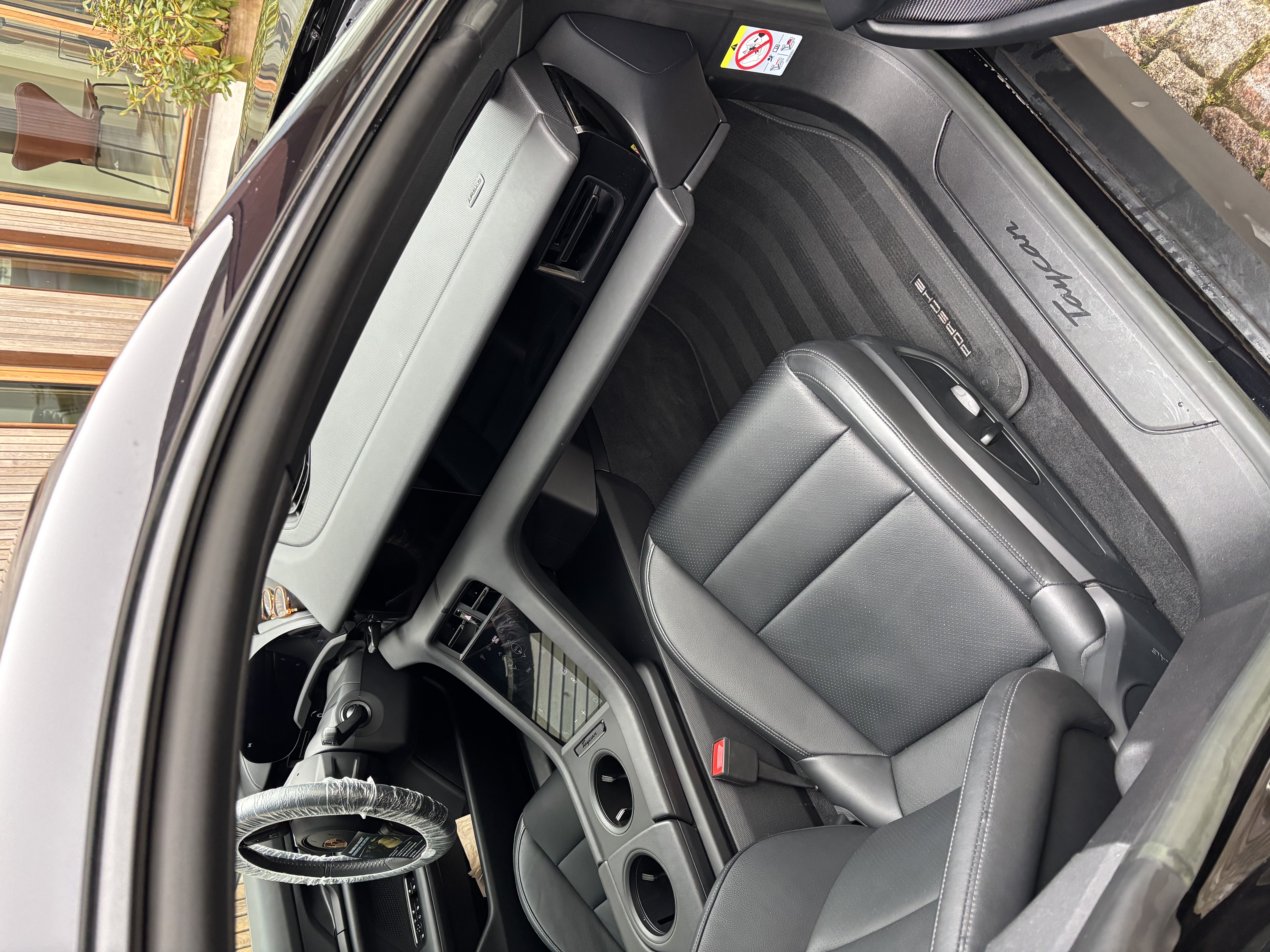 Rens af forsæde i bil